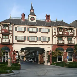 Camelot & Szálloda